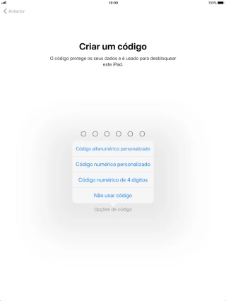 Siga as indicações no ecrã para ativar a utilização do código de bloqueio ou prima Não usar código.