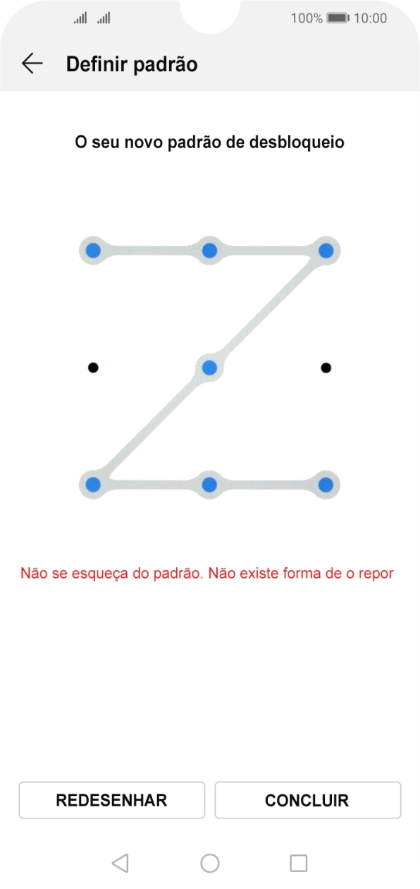 Deslize o dedo no ecrã ligando pelo menos quatro pontos, repita o código de bloqueio do telefone escolhido e prima CONCLUIR.