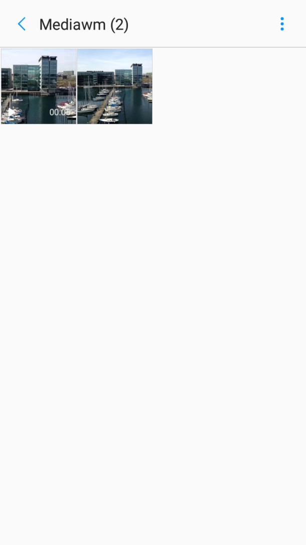 Prima durante um momento a imagem ou o clipe de vídeo pretendido.