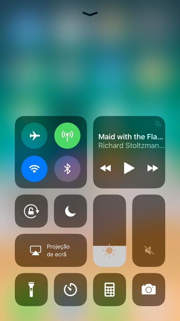 Prima firmemente a função pretendida até aparecer um menu no ecrã.
