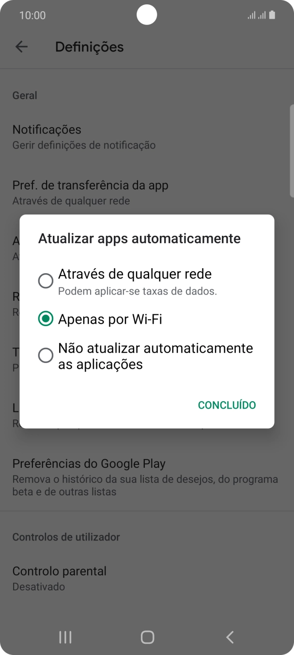 Para ativar a atualização automática de apps via redes móveis, prima Através de qualquer rede.