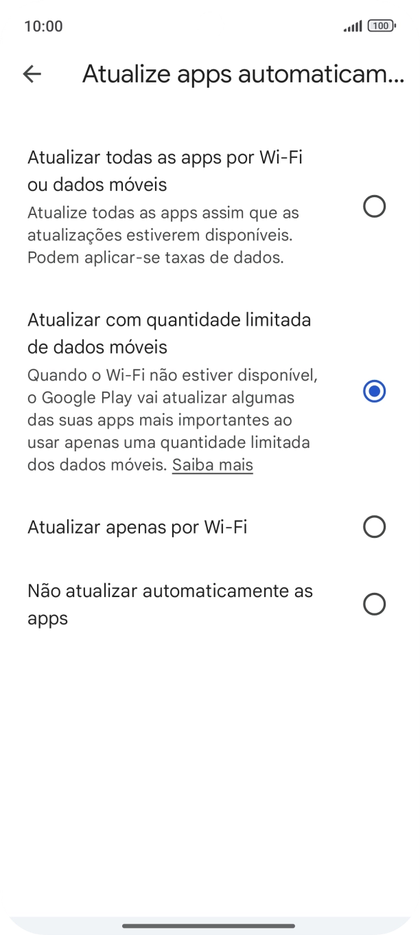 Para ativar a atualização automática de apps via redes móveis, prima o campo junto a 