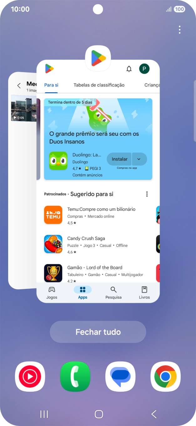 Para terminar uma aplicação em curso, deslize o dedo para cima na aplicação pretendida.