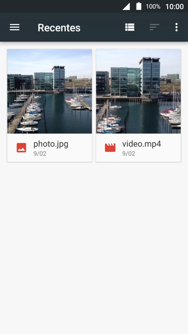 Deslize o dedo para a direita a partir do lado esquerdo do ecrã.