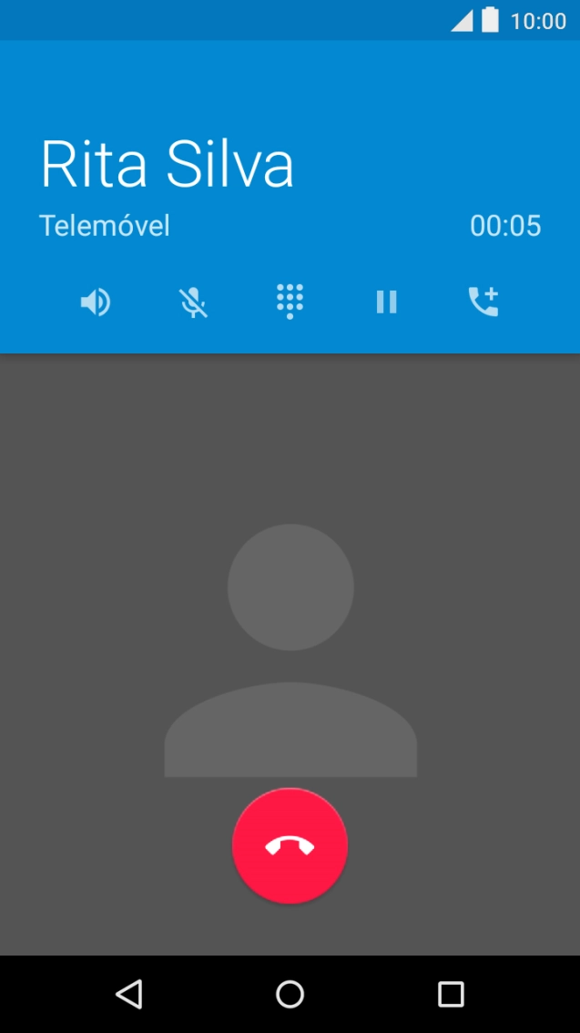 Prima o ícone para terminar a chamada.