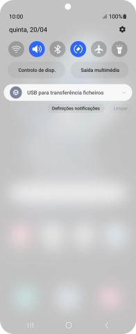 Prima a lista suspensa.