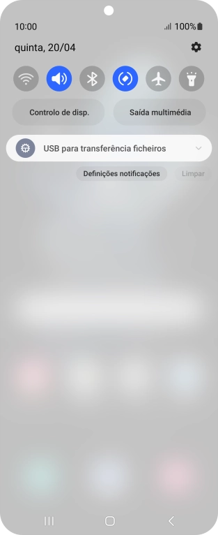 Prima a lista suspensa.