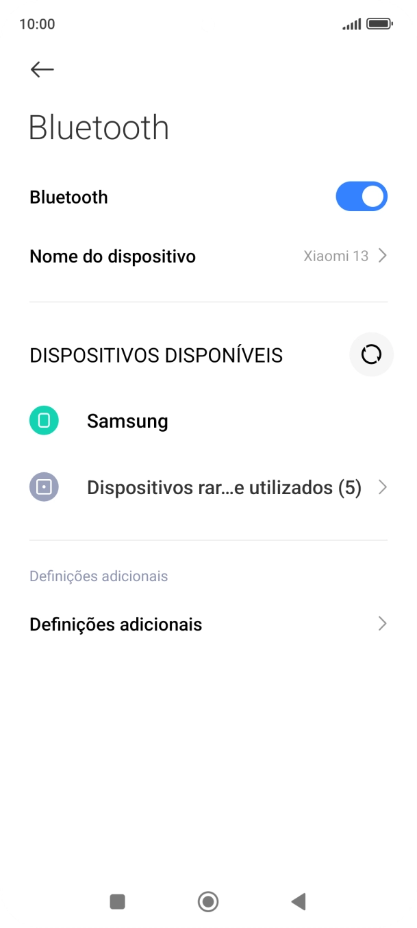 Prima o dispositivo Bluetooth pretendido e siga as indicações no ecrã para emparelhar o dispositivo pretendido com o telefone.