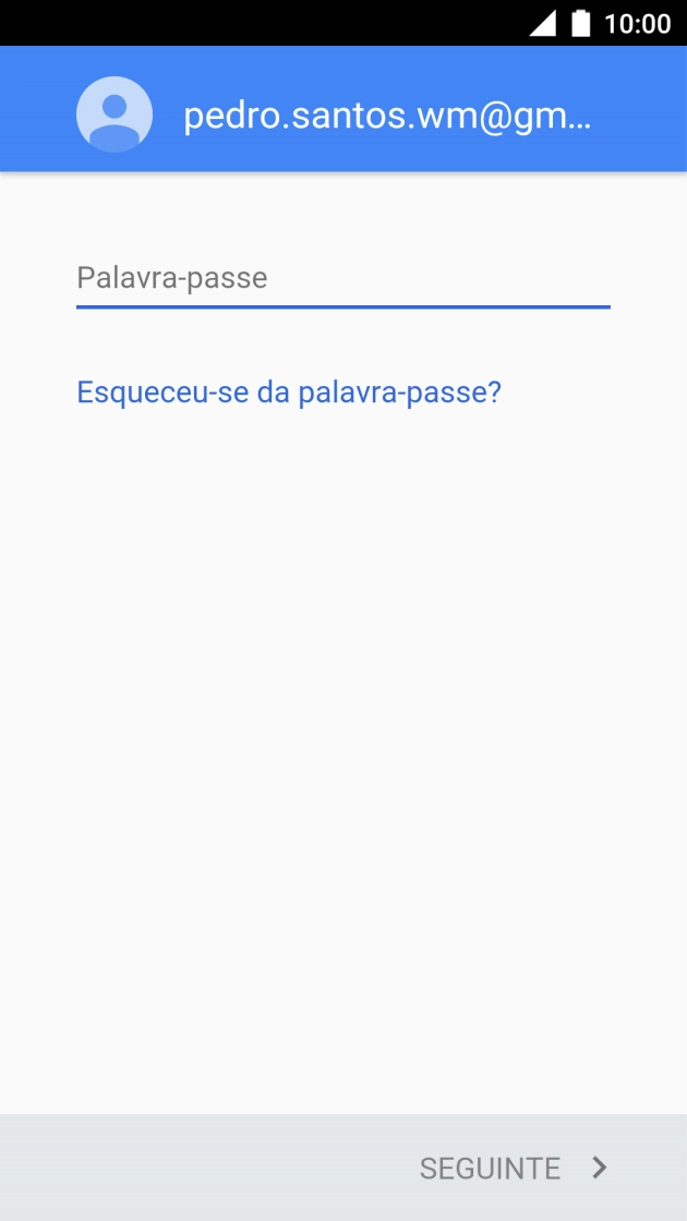 Prima o campo de escrita e introduza a password da sua conta Google.