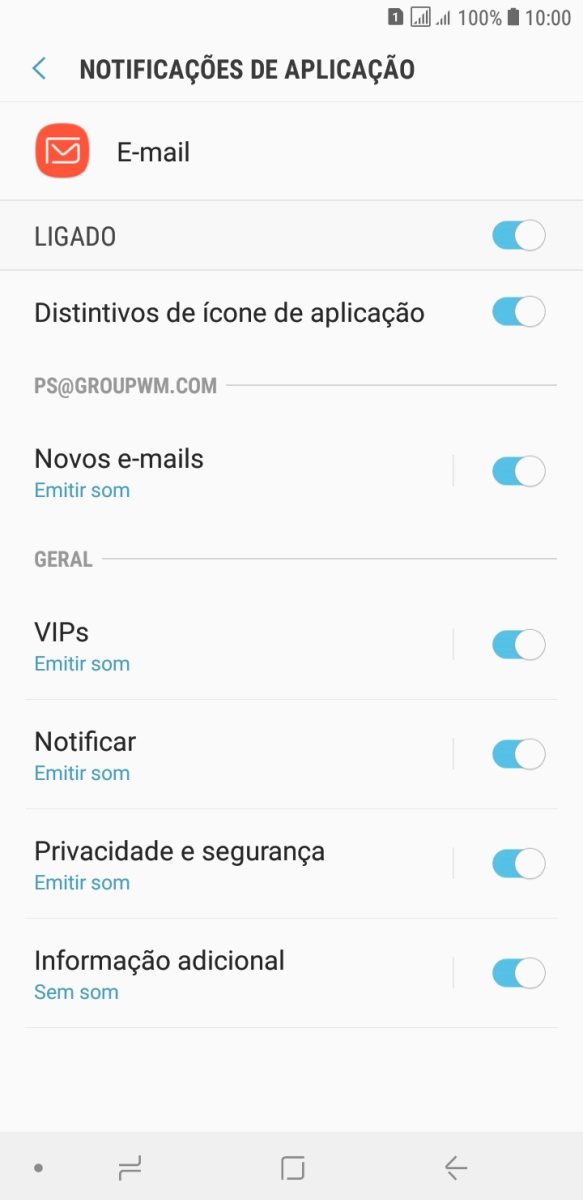 Prima o indicador sob a conta de e-mail pretendida para ativar ou desativar a função.