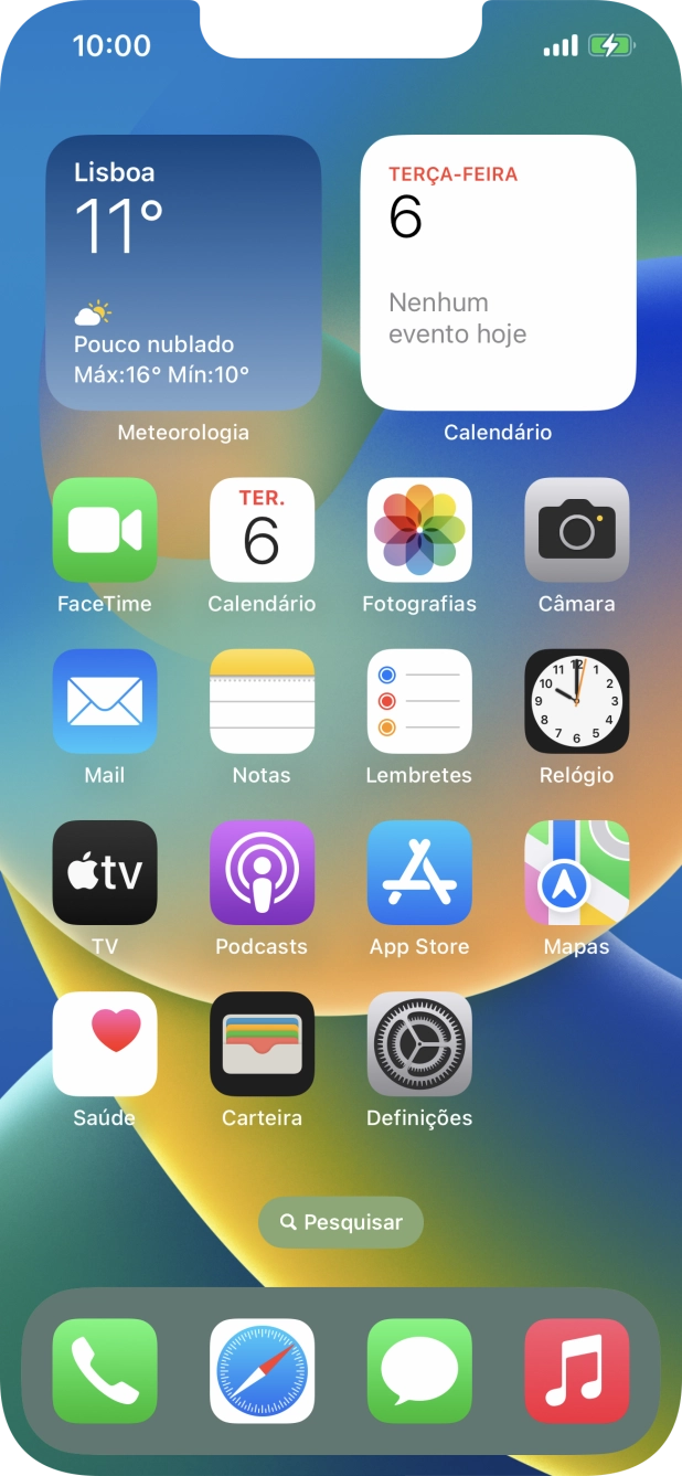 Quando o ícone de bateria em carregamento for mostrado no ecrã, a bateria está em carregamento.