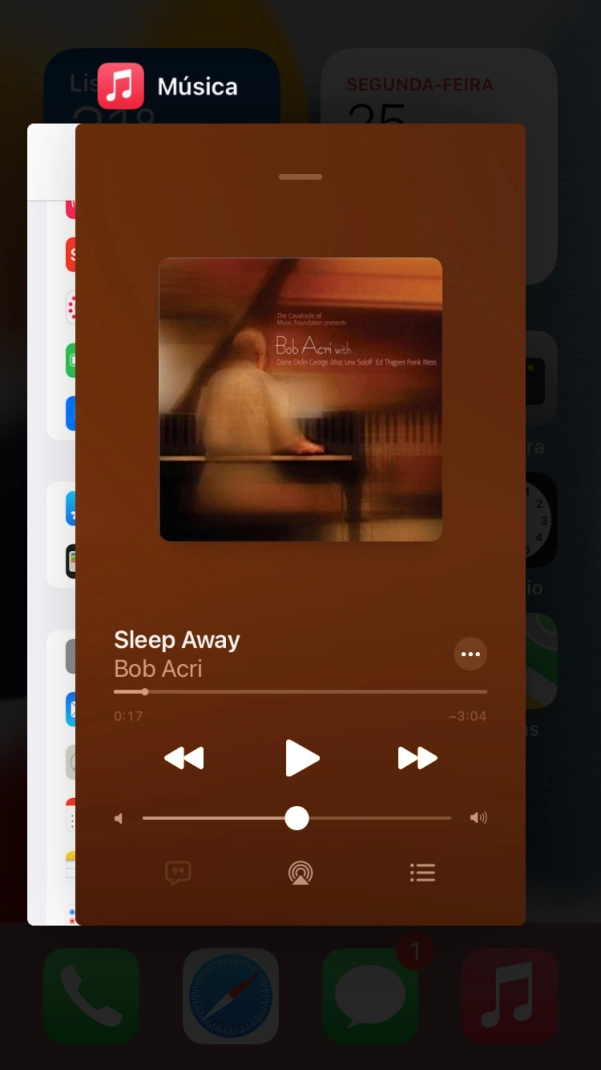 Deslize o dedo para cima sobre a aplicação pretendida para a terminar.