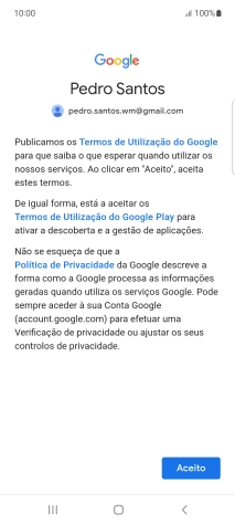 Prima Aceito e siga as indicações no ecrã para escolher as definições da conta Google.