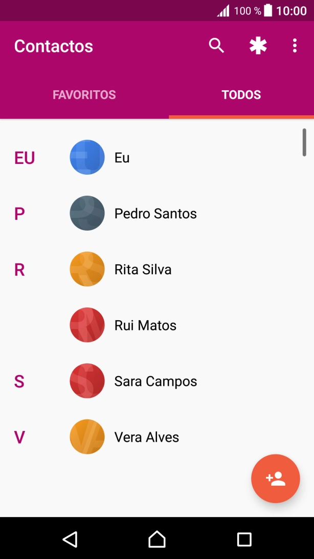 Prima o ícone de novo contacto.