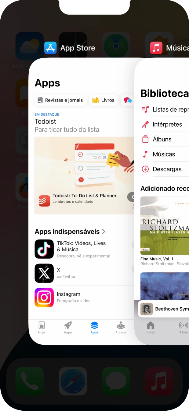 Deslize o dedo para cima sobre a aplicação pretendida para a terminar.