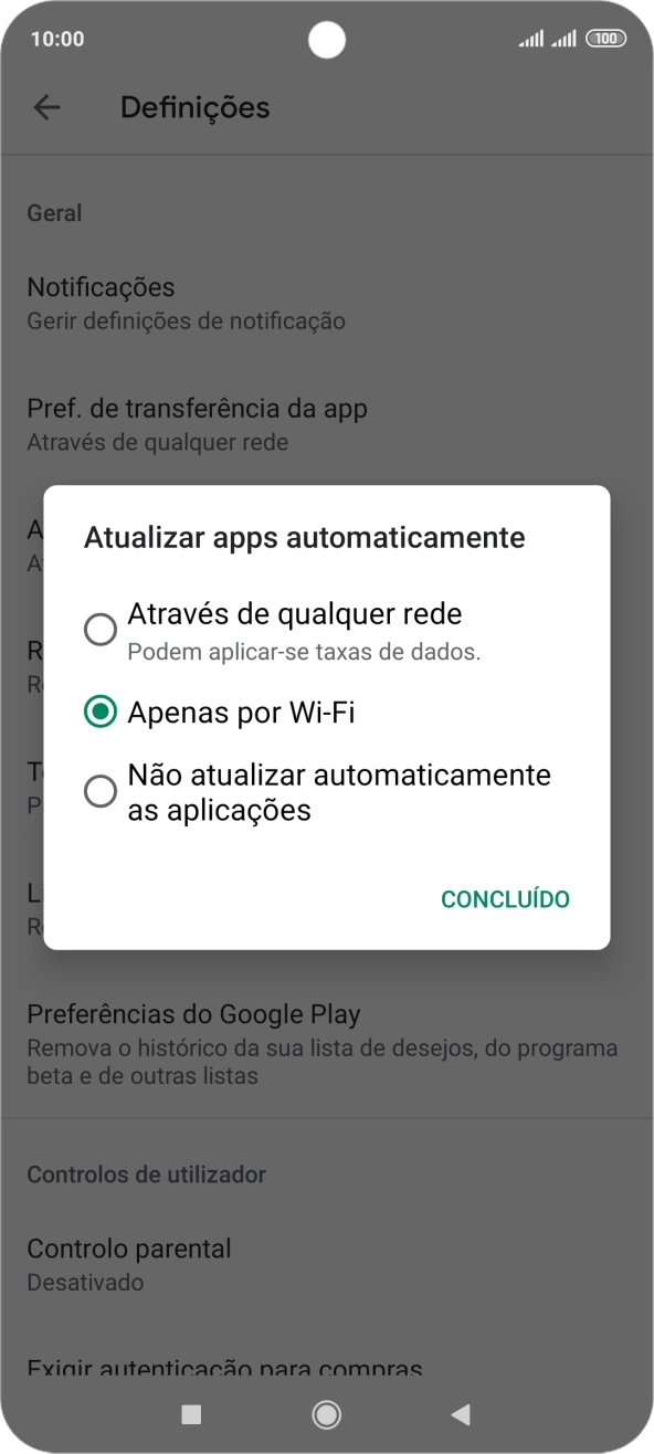 Para ativar a atualização automática de apps via redes móveis, prima Através de qualquer rede.