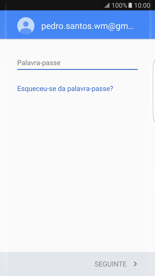 Prima o campo de escrita e introduza a password da sua conta Google.