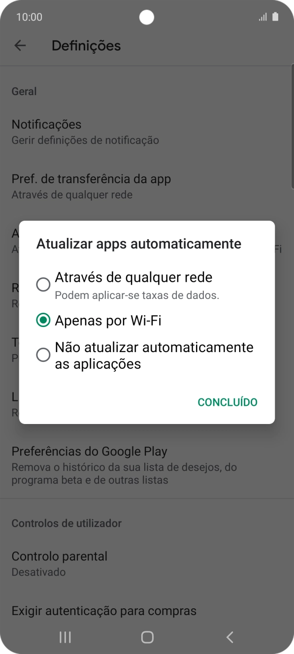 Para ativar a atualização automática de apps via redes móveis, prima Através de qualquer rede.