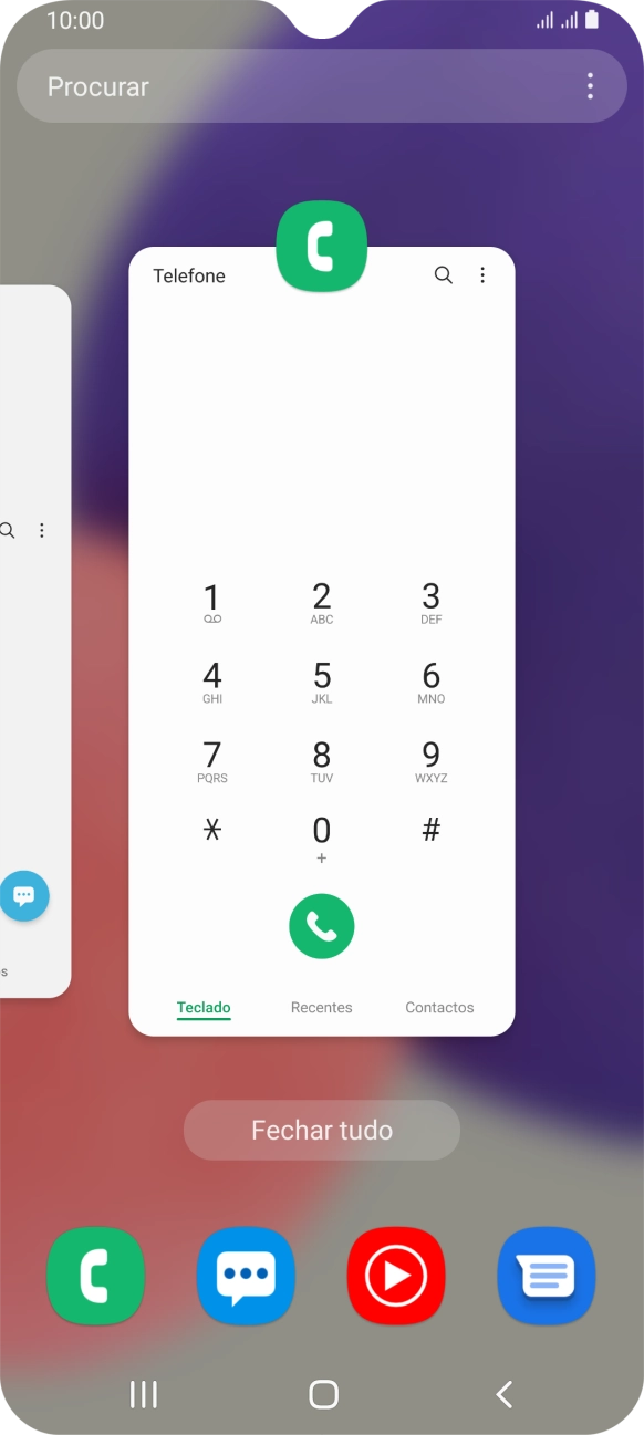 Para terminar uma aplicação em curso, deslize o dedo para cima na aplicação pretendida.