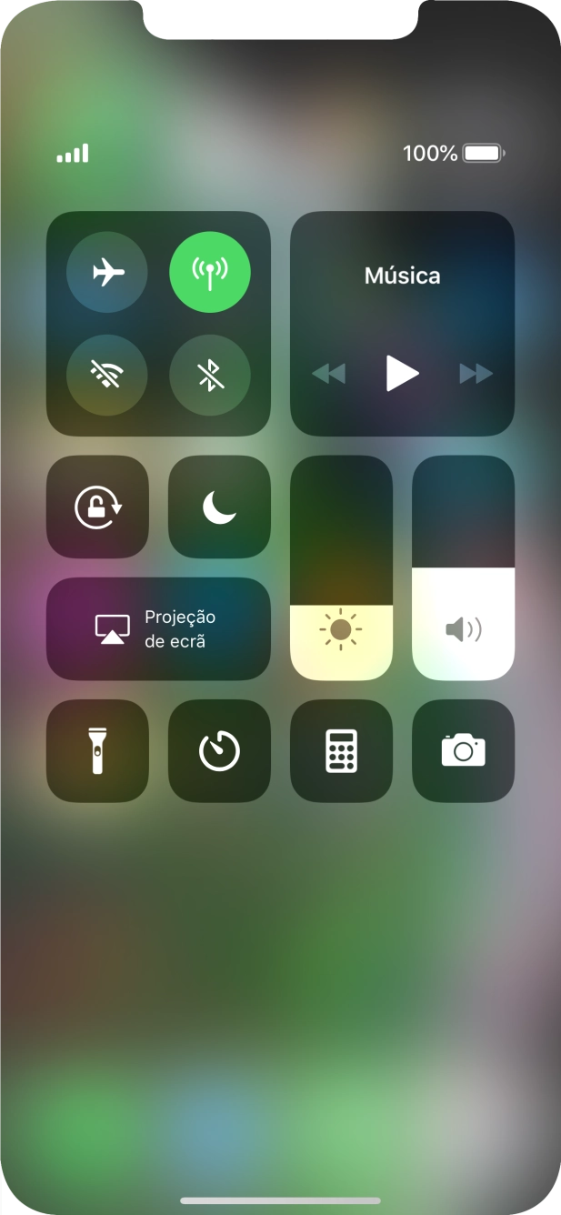 Prima firmemente a função pretendida até aparecer um menu no ecrã.