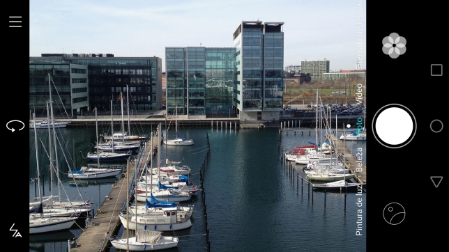 Se a câmara estiver ativada, prima Vídeo.