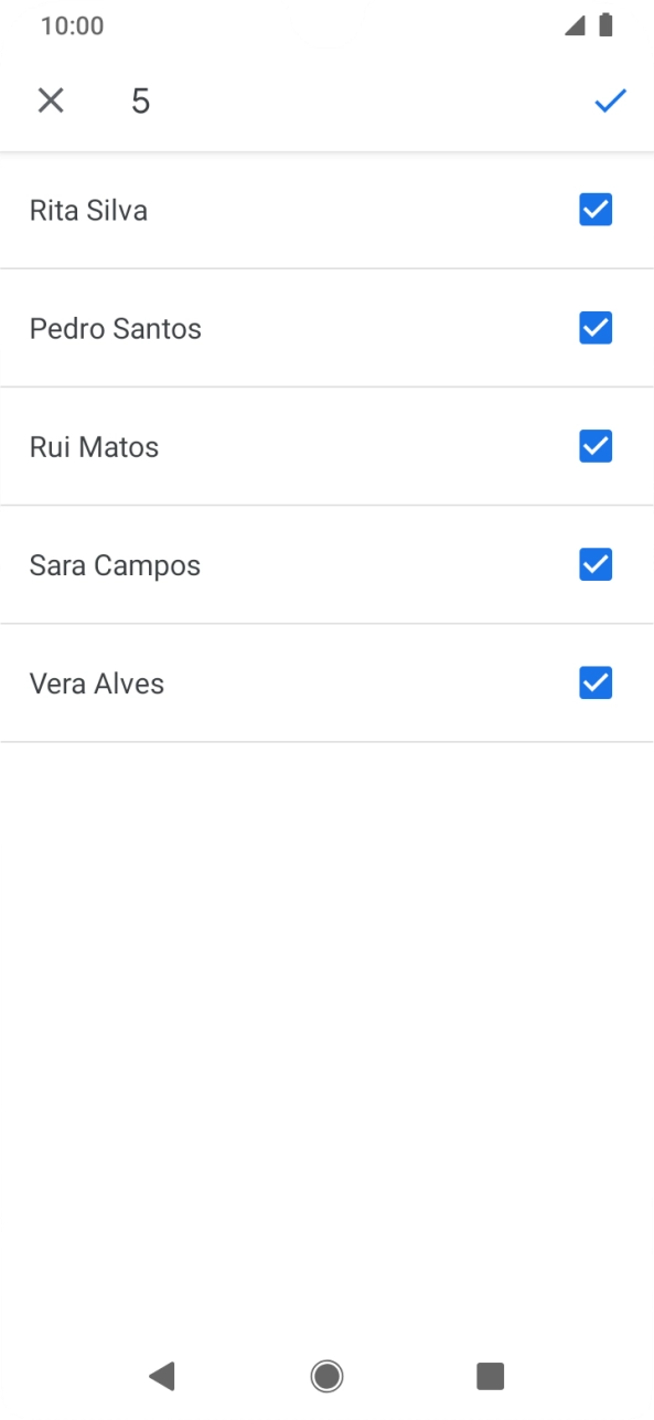 Prima o campo ao lado dos contactos pretendidos para os selecionar.