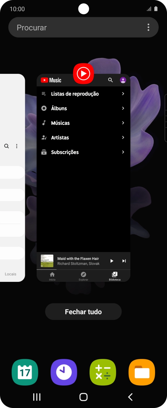 Para terminar uma aplicação em curso, deslize o dedo para cima na aplicação pretendida.