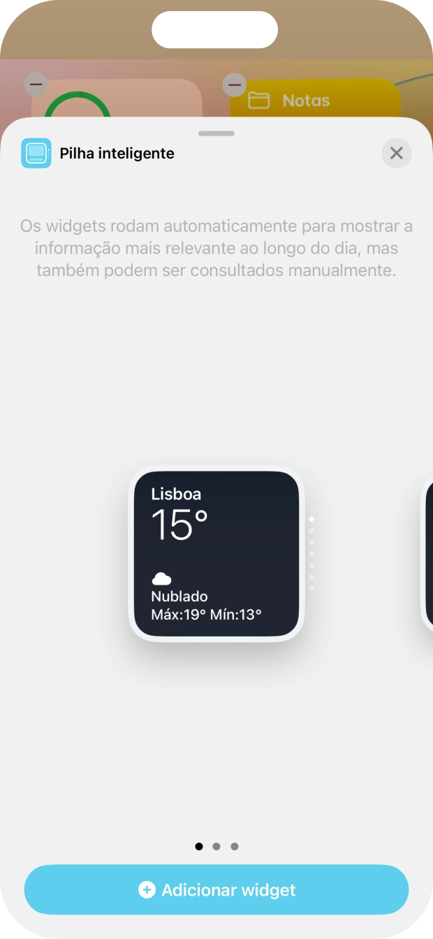 Para escolher a dimensão pretendida para o widget, deslize o dedo para a direita ou para a esquerda sobre o ecrã.