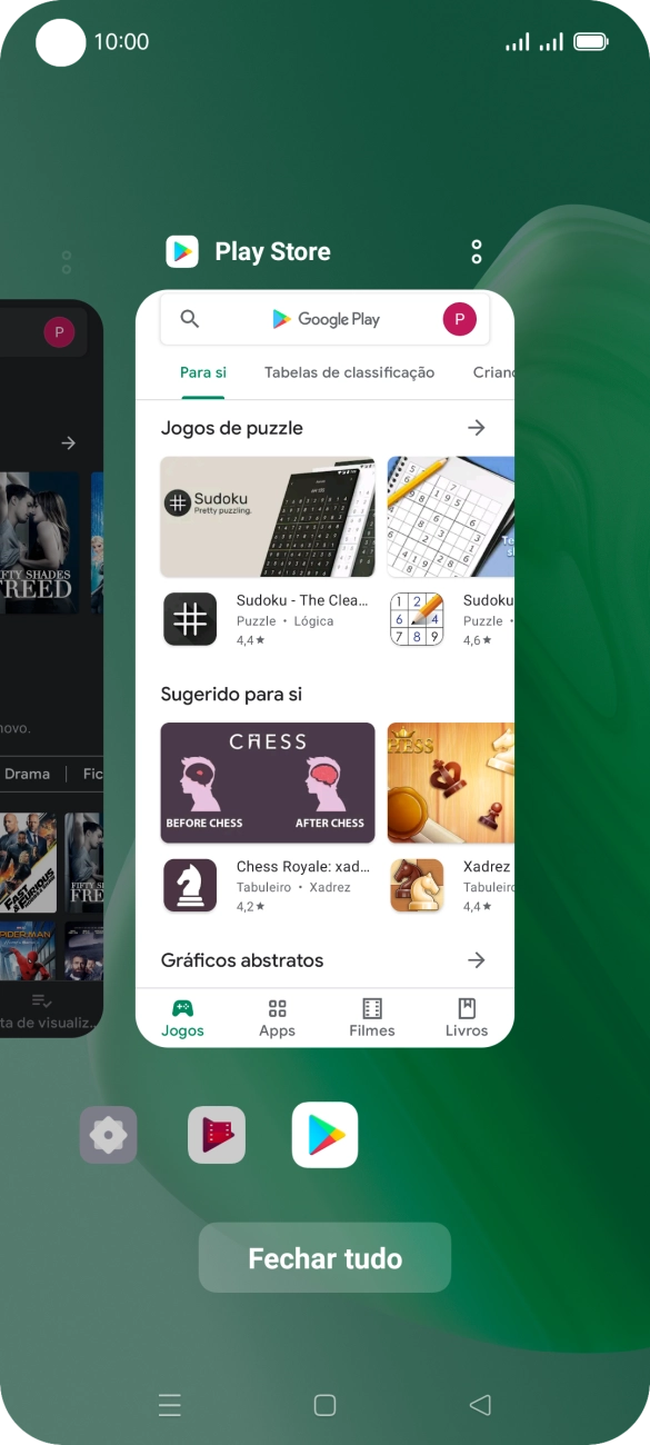 Para terminar uma aplicação em curso, deslize o dedo para cima na aplicação pretendida.