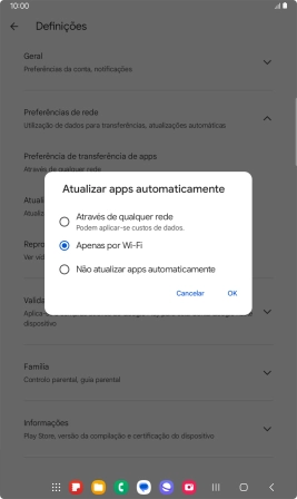 Para ativar a atualização automática de apps via redes móveis, prima Através de qualquer rede.