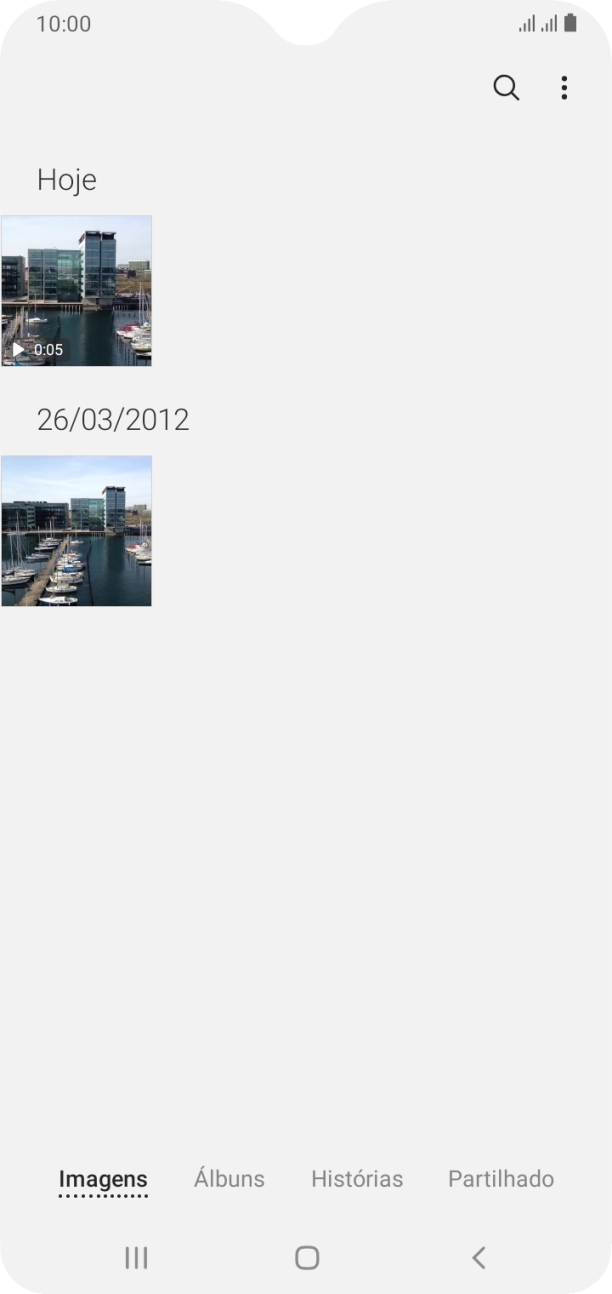 Prima Álbuns e vá até à pasta pretendida.