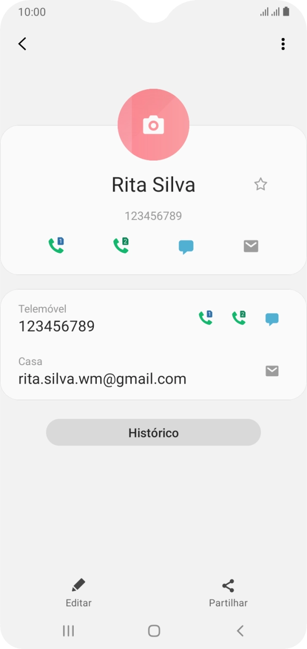 Prima o ícone de chamada junto ao cartão SIM pretendido.