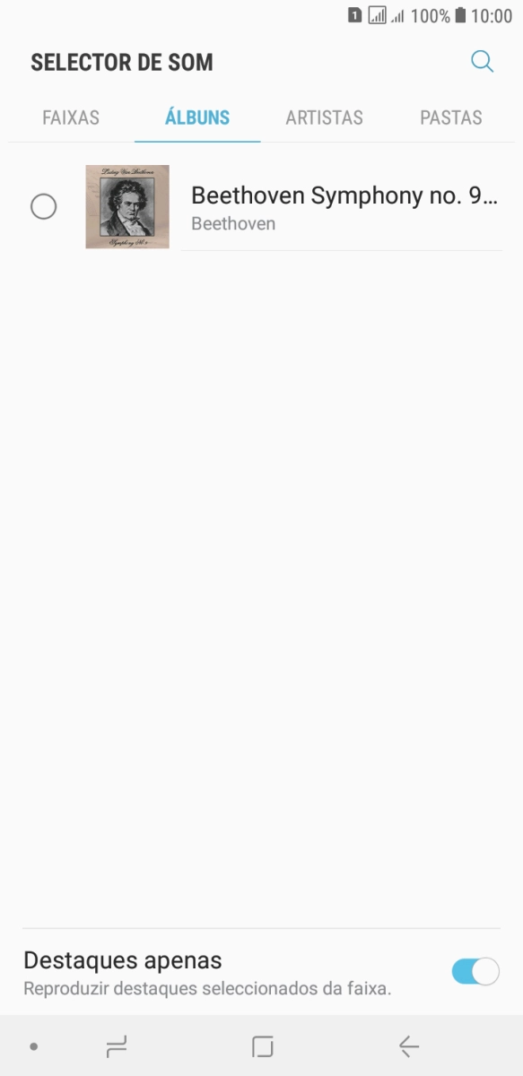 Prima os tons de toque pretendidos para os ouvir.