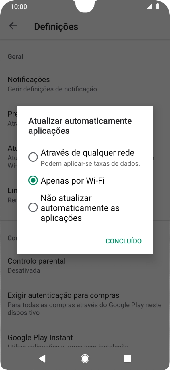 Para ativar a atualização automática de apps via redes móveis, prima Através de qualquer rede.