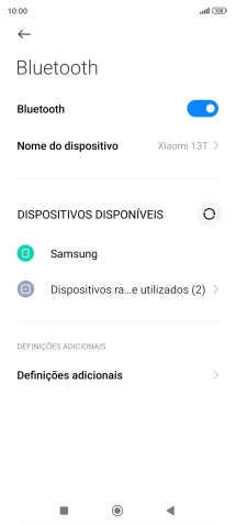 Prima o dispositivo Bluetooth pretendido e siga as indicações no ecrã para emparelhar o dispositivo pretendido com o telefone.