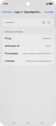 Introduza a password da rede Wi-Fi e prima Guardar.