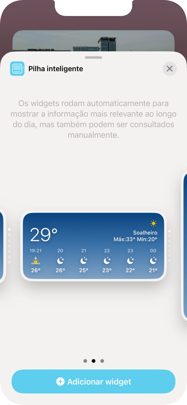 Para escolher a dimensão pretendida para o widget, deslize o dedo para a direita ou para a esquerda sobre o ecrã.
