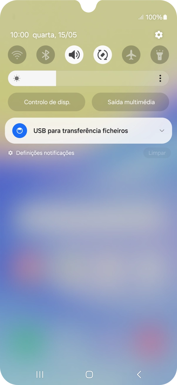 Prima a lista suspensa.