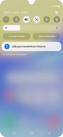 Prima a lista suspensa.