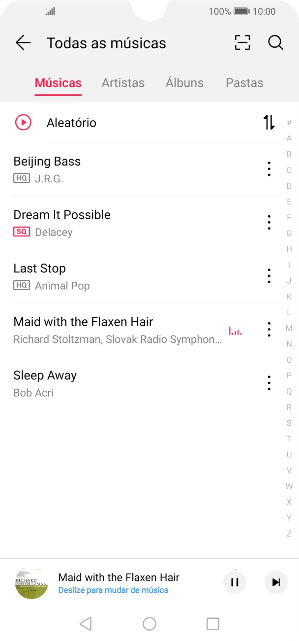 Prima o título da música na parte inferior do ecrã.