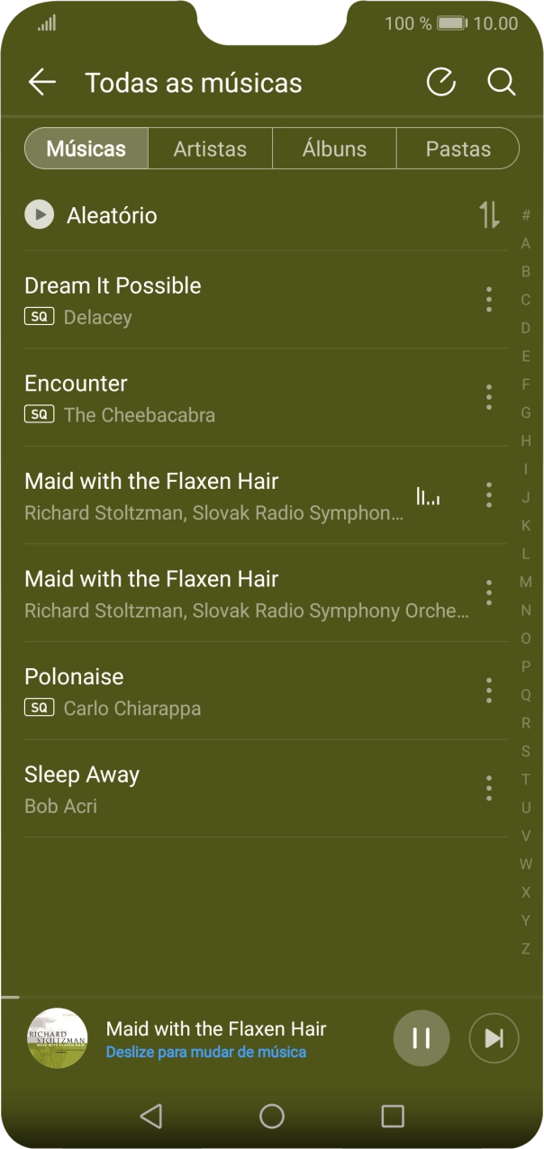 Prima o título da música na parte inferior do ecrã.