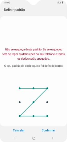 Repita o código de bloqueio do telefone escolhido e prima Confirmar.