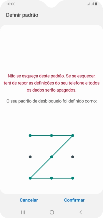 Repita o código de bloqueio do telefone escolhido e prima Confirmar.