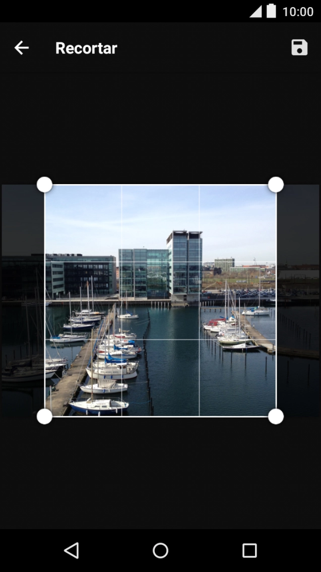 Arraste a moldura até à posição pretendida para escolher a secção desejada e prima o ícone para guardar.