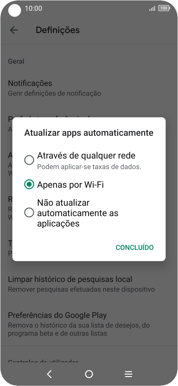 Para ativar a atualização automática de apps via redes móveis, prima Através de qualquer rede.