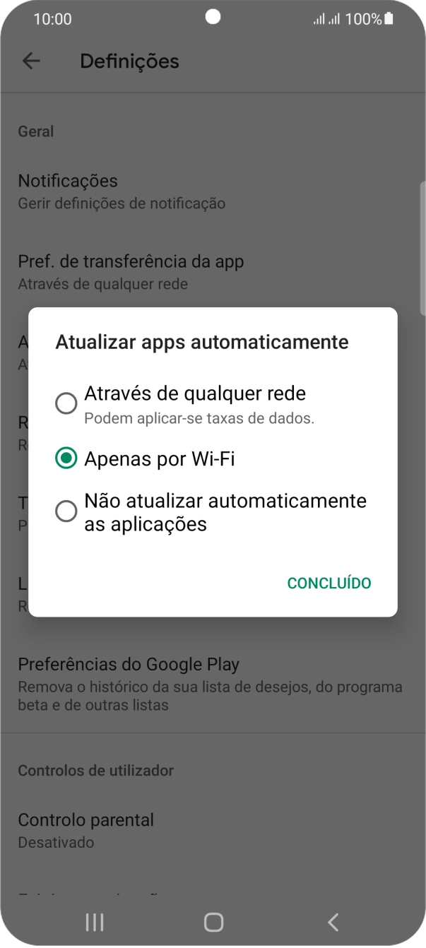 Para ativar a atualização automática de apps via redes móveis, prima Através de qualquer rede.