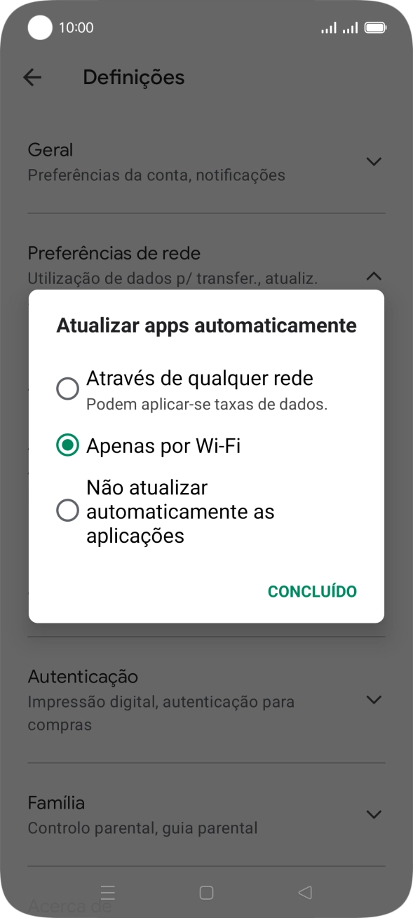 Para ativar a atualização automática de apps via redes móveis, prima Através de qualquer rede.