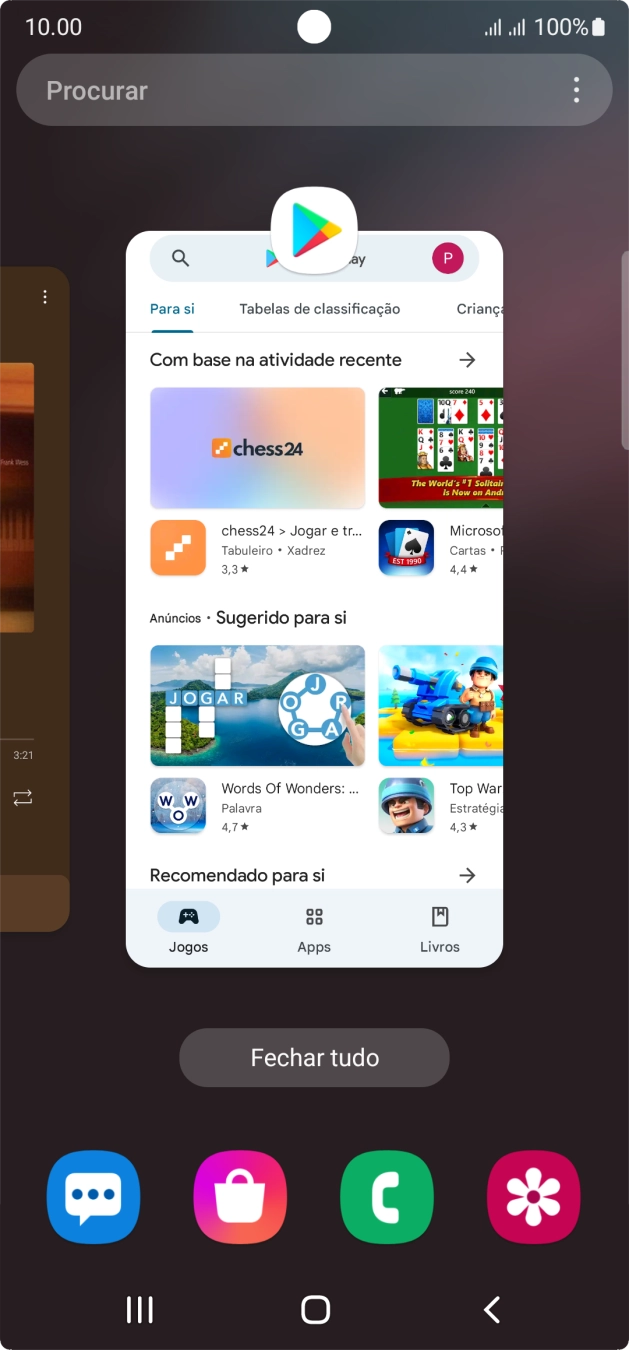 Para terminar uma aplicação em curso, deslize o dedo para cima na aplicação pretendida.