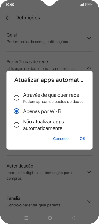 Para ativar a atualização automática de apps via redes móveis, prima Através de qualquer rede.