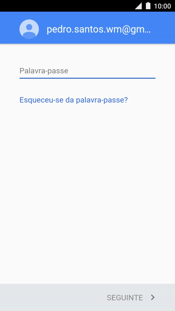 Prima o campo de escrita e introduza a password da sua conta Google.